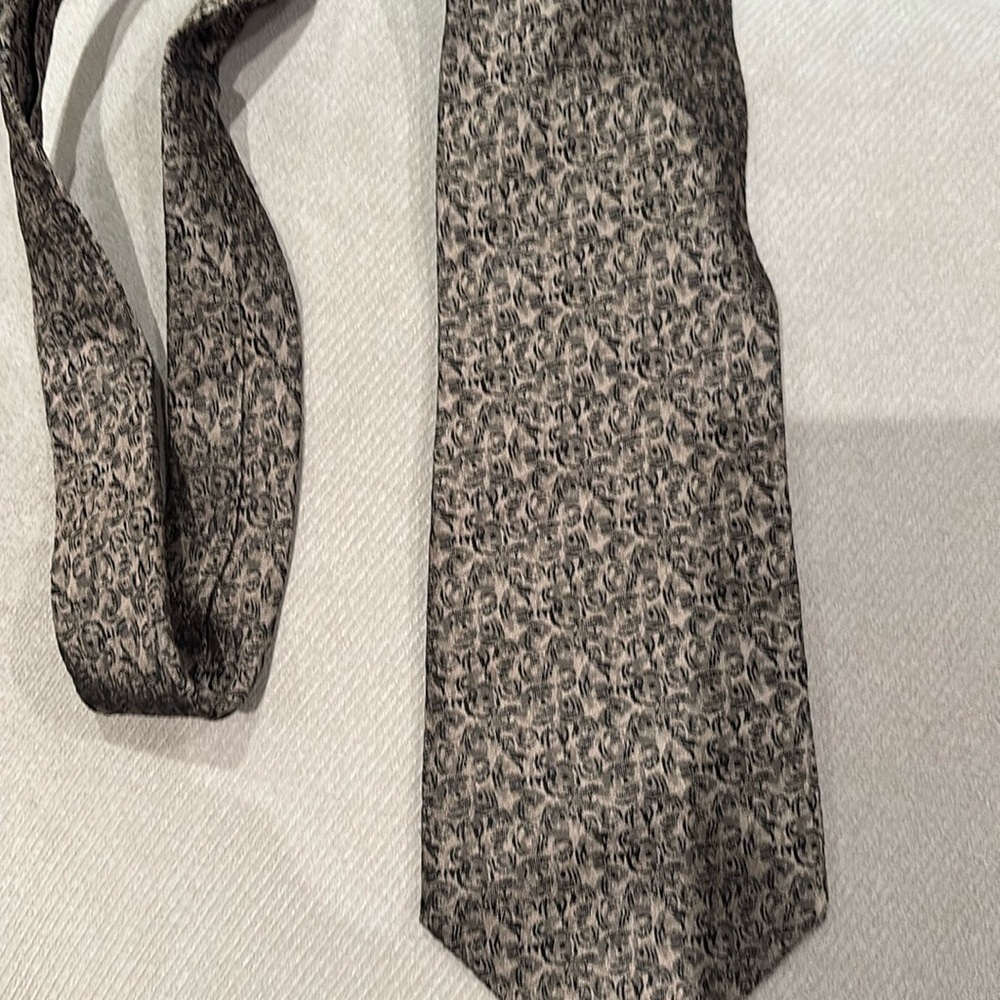 Giorgio Armani tie in brown black 100% silk made in Italy